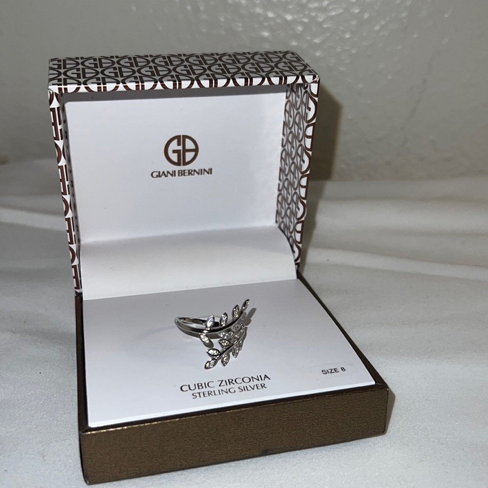Cubic Zirconia Sterling Silver ring. Size 8
